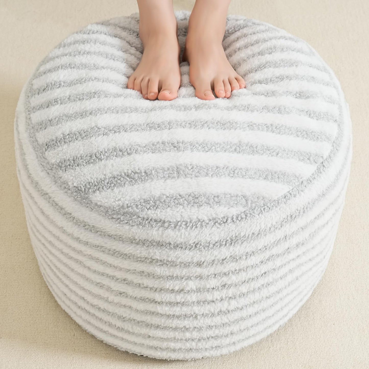 Homlazeezy Round Pouf Ottoman Stuffed Foot Stool Floor Chair Poufs for Living Room Bedroom, Faux Fur Poufs with Foam Chunk Filling, Storage Ottoman Pouf 20 X 15 Inch Boho for Couch, Gray & White