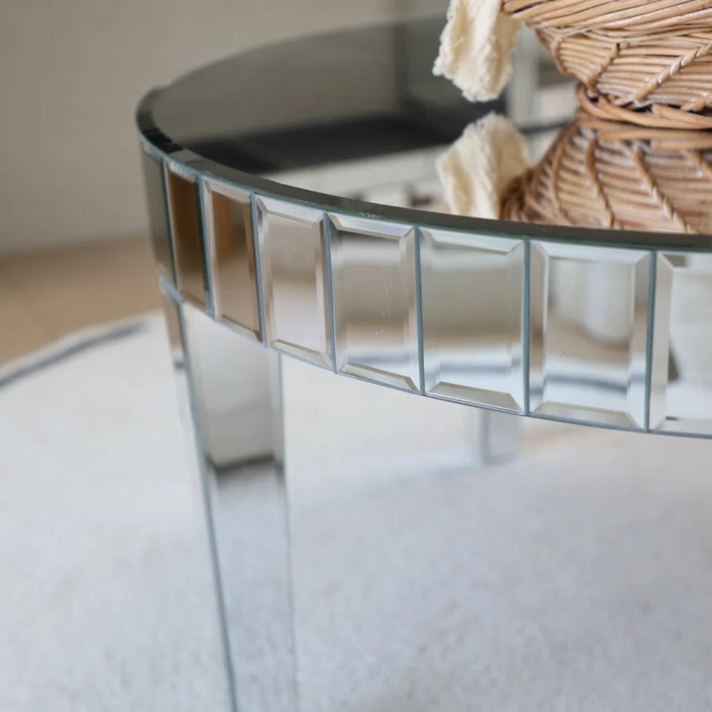 Olodumare 31.5" Round Mirrored Coffee Table, Silver Modern Center Table with Starburst Mosaic Design, Luxury Glass Accent Tea Table for Living Room, Bedroom or Office Decor